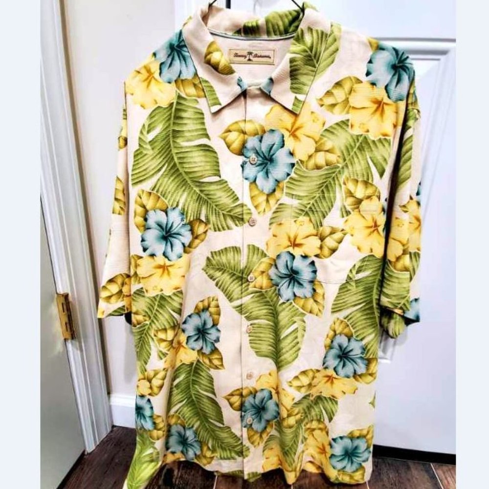 Tommy Bahama Unworn Hawaiian Shirt (large)